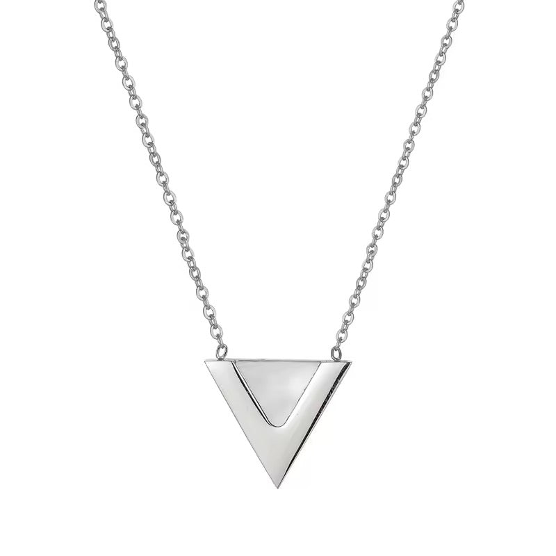 Collar V Geometry – Acero Inoxidable 316L con Dije Triangular Nacarado