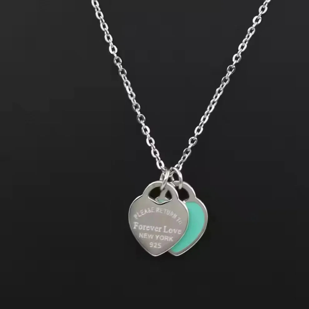 Collar Forever Love – Dije Doble Corazón en Acero Inoxidable 316L