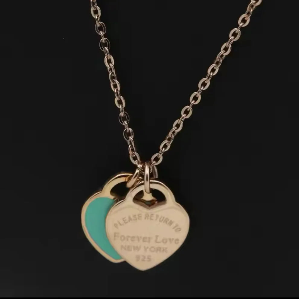 Collar Forever Love – Dije Doble Corazón en Acero Inoxidable 316L