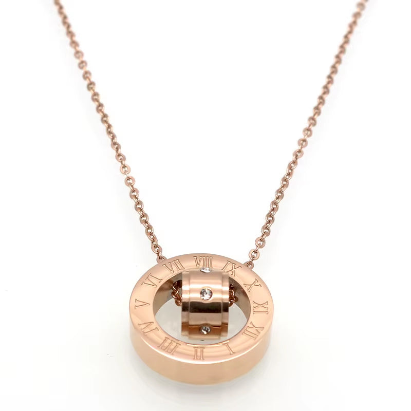 Collar Roman Luxe – Acero Inoxidable 316L con Aro Giratorio y Circonias Brillantes